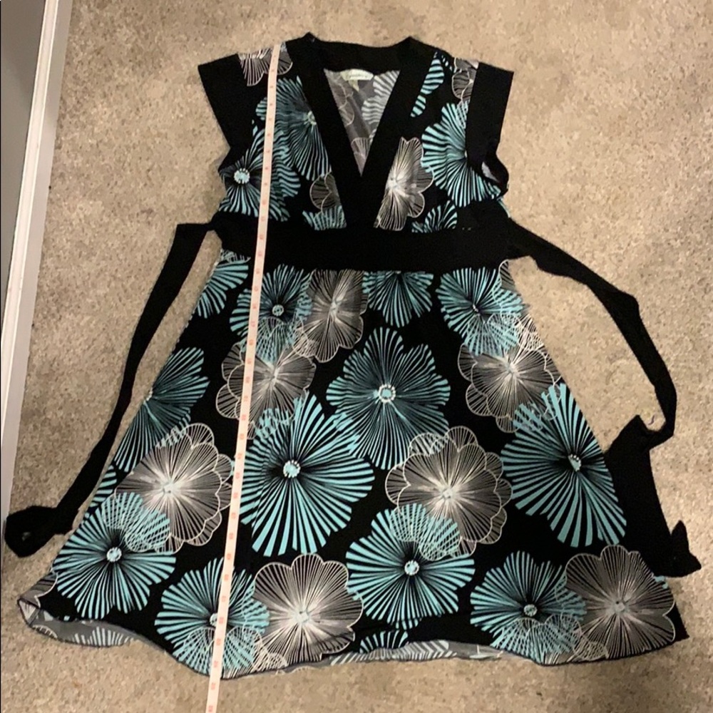 Dress - Picture 3 of 6